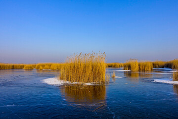 Neusiedler See im Winter, Europas gr&ouml;sster nat&uuml;rlicher Eislauf