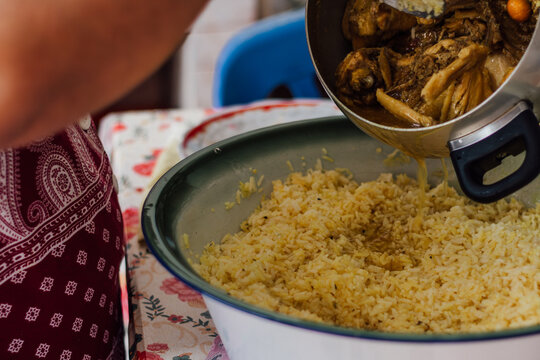 Preparaci&oacute;n del juane, plato t&iacute;pico en la Amazon&iacute;a peruana, en especial, para la celebraci&oacute;n de San Juan.