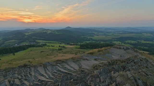 Mittelgebirgslandschaft, Sonnenuntergang, Sommer, Abtsroder Kuppe, Milseburg, Abtsroda, Wasserkuppe, Rh&ouml;n, Hessen, Deutschland, Europa