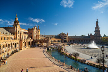 Fototapeta premium Plaza de Espana in Seville, Spain, with its iconic architecture, can and bridge on a sunny day