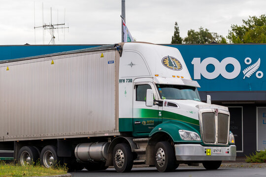 New Zealand Truck Navigates Urban Roundabout