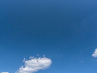 春の山から 青空と雲72