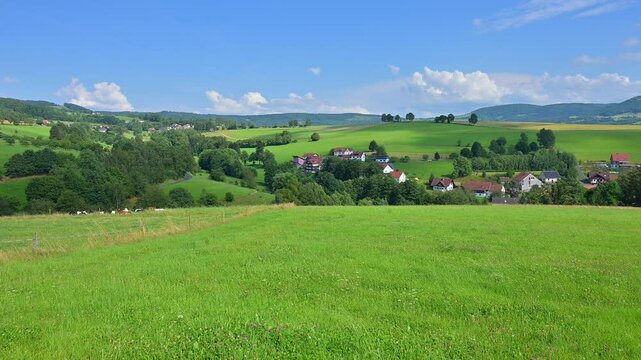Mittelgebirgslandschaft, Dorf, Sommer, Maiersbach, Gersfeld, Rh&ouml;n, Hessen, Deutschland, Europa