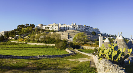 Trulli, Trullo, Locorotondo, Apulien, Italien © visualpower