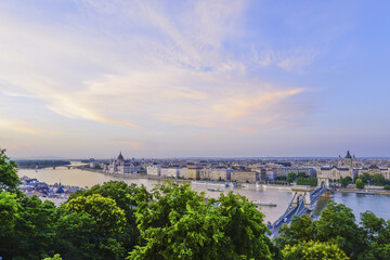Obraz premium Budapest, Kettenbrücke, Parlament, Ungarn