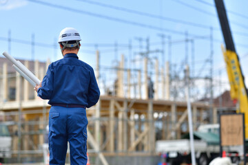 住宅工事を監理する現場監督
