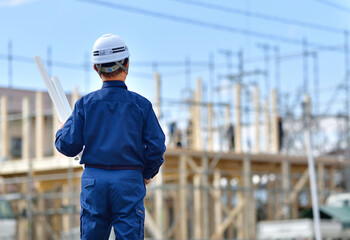 住宅工事を監理する現場監督