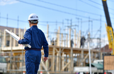 住宅工事を監理する現場監督