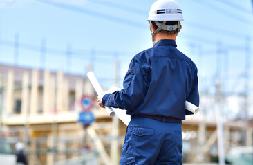 住宅工事を監理する現場監督