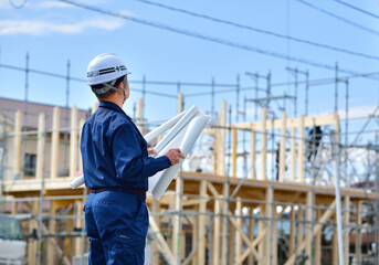 住宅工事を監理する現場監督