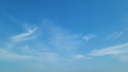 Obraz premium Cloudscape, Beautiful blue sky with wispy, cirrus clouds stretching across the horizon, for a background