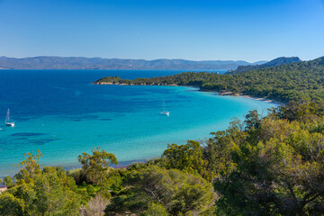 Randonnée autour de Île de Porquerolles en Mer Méditerranée