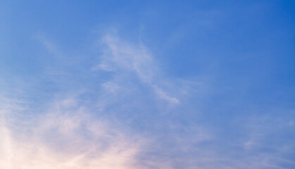 the sky is bright, the fluffy white clouds are quiet.