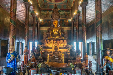 Phnom Penh, Cambodia, Buddhist temple, impressive statue in a temple