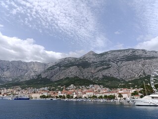 Fototapeta premium beautiful view of Makarska town and the mountain Biokovo