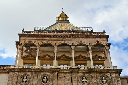 Palermo, Porta nuova al palazzo dei Normanni - Sicilia