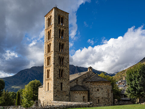 photograph of the church of Sant Climent de Ta&uuml;ll, Taul, L&eacute;rida, lleida, Spain