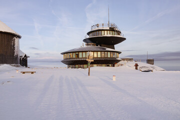 Obserwatorium Meteorologiczne na Śnieżce - zima w Karkonoszach © Marta