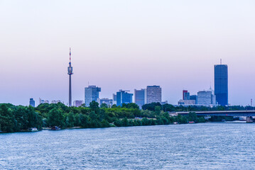 Obraz premium Danube city, river Danube, Vienna, Austria