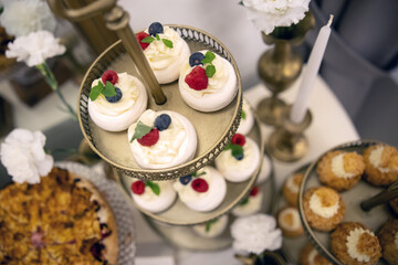 Mini Pavlova Meringue Desserts with Whipped Cream, Mascarpone & Fruits – Sweet Table Treats