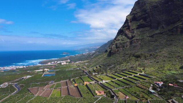 Vistas a&eacute;reas espectaculares de Los Silos, Tenerife &ndash; Naturaleza salvaje y costa impresionante desde el dron