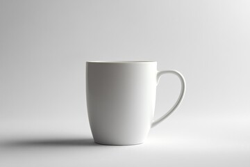 Obraz premium An isolated white ceramic mug with a curved handle is shown