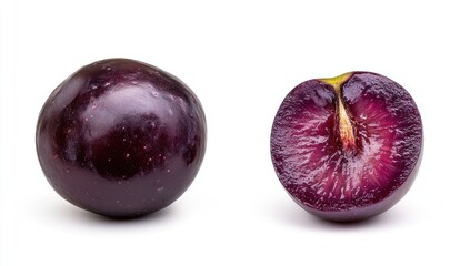 Obraz premium Deep purple plums, whole and half