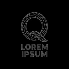 Fototapeta premium Stylish Letter Q Logo Design in Gray on Black - Modern Geometric Lettermark for Brand Identity, Company Initials, Monogram