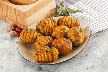 Baked baby potato with thyme