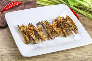 Steamed razor mollusk with lemongrass