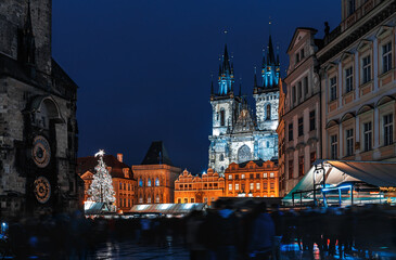 Obraz premium Christmas market on the Oldtown square with the church of our Lady before Tyn in Prague