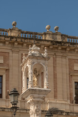 Naklejka premium Siviglia - Andalusia - Spagna - Madonna con bambino nei pressi della Cattedrale