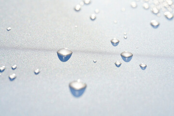 表面を彩る水の舞 - 清潔感と透明感が織りなす美_005