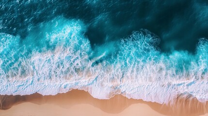 Obraz premium Aerial Beach Scene Ocean Waves Crashing on Sandy Shoreline View