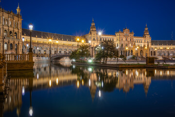 Fototapeta premium Long Exposure Scenery of Plaza de España in Seville. Beautiful Urban Architectural View of Famous Monument with Water Reflection in the Evening.