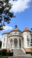 Obraz premium Elegant Neoclassical Mansion with Grand Architecture