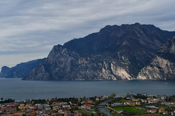 Fototapeta premium Blick von Nago zum Gardasee und zur Ponale