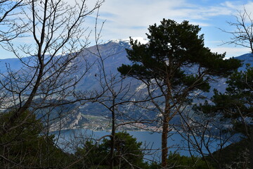 Obraz premium Blick zum Gardasee von oben