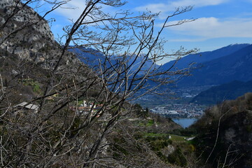 Schöne Landschaft bei Pregasina mit Blick zum Gardasee