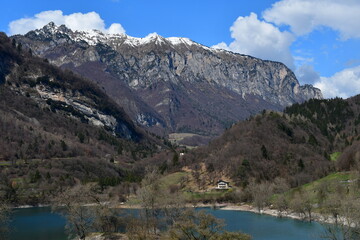 Schöne Landschaft am Tennosee im Trentino 