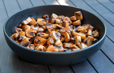 pieczarki smażone, fried mushrooms,