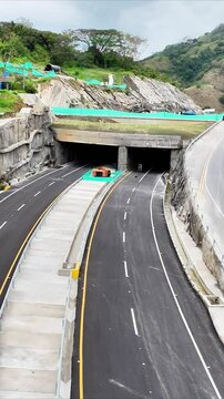 Video a&eacute;reo realizado con drone sobre la nueva v&iacute;a que pertenece a la "Conexi&oacute;n Pac&iacute;fico 1" unidad Funcional 2 en  las zonas rurales de los municipios de Amag&aacute; y Titirib&iacute;, Antioquia, Colombia.
