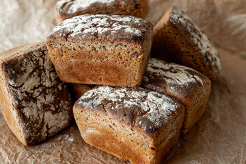Fototapeta premium Freshly Baked Rustic Bread Loaves on Natural Textile, Perfect for Every Meal or Gathering