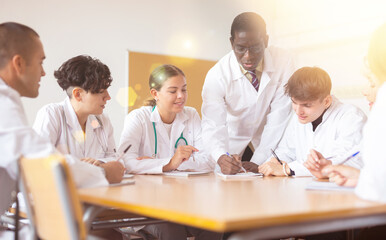 Refresher courses for doctors at the institute of medicine