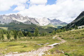 Obraz premium Valley and peaks in the Alps