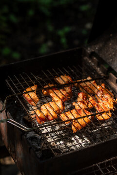Cooking meat on grillfire