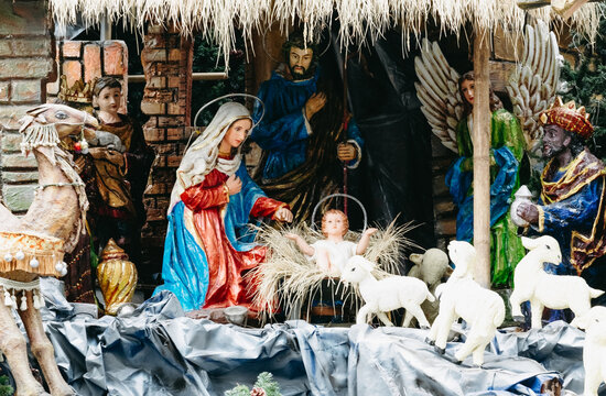 Traditional Nativity Scene with Figurines
