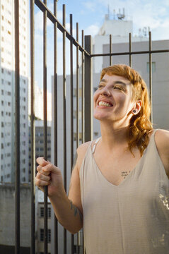 Sidecut with Big Smile Against Urban Scenary