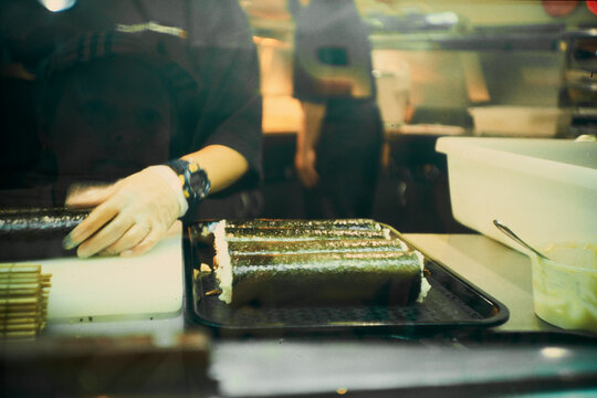 Crafting sushi rolls