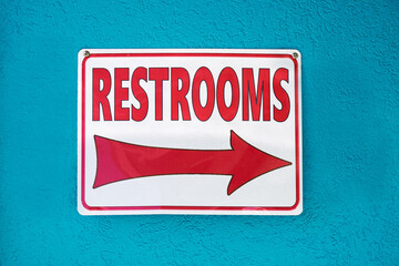 Restroom sign with arrow pointing right